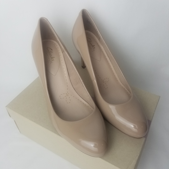 Clarks Nude Patent leather Heel Pumps 8.5 - Picture 1 of 4